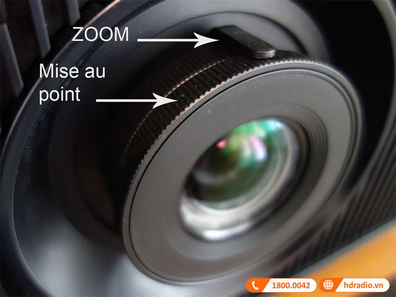 Máy chiếu 4K Sony VPL-XW7000ES có Ống kính zoom có ​​động cơ và dịch chuyển ống kính rộng