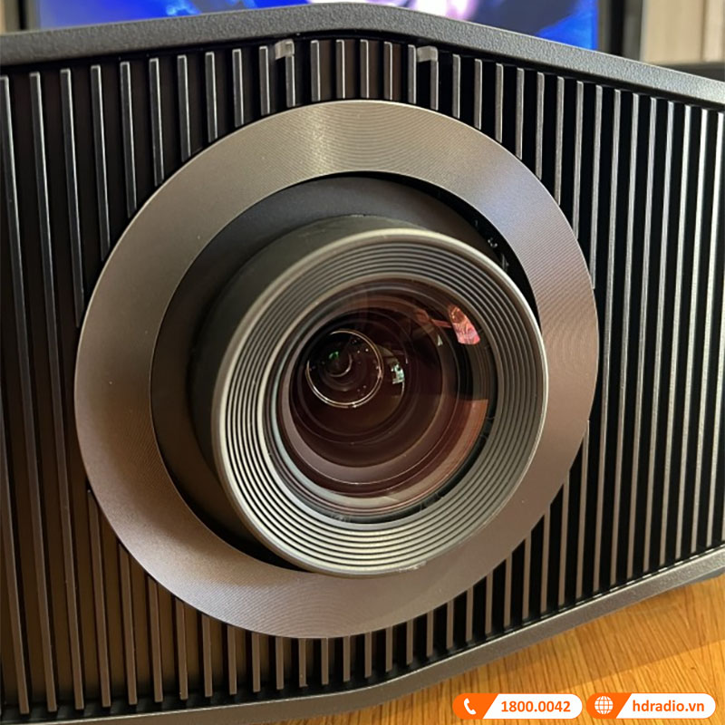Máy chiếu 4K Sony VPL-XW7000ES sử dụng ống kính cao cấp