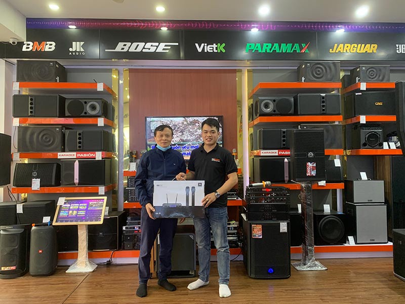 khách hàng mua Micro JBL VM300 tại hdradio