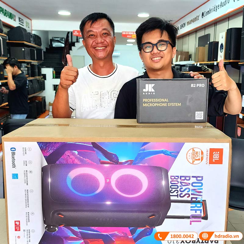 khách hàng mua micro B2 Pro và loa bluetooth tại hdradio