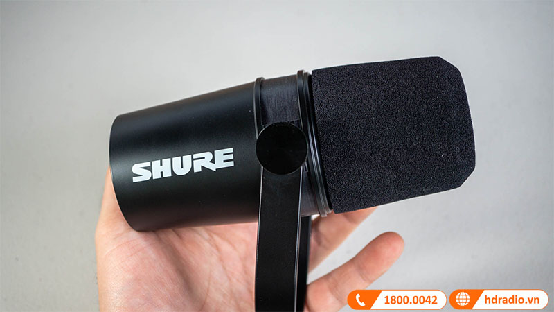 được làm bằng kim loại chắc chắn