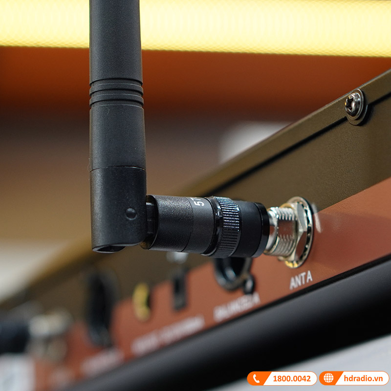 Micro không dây VinaKTV S500 Plus, Cảm Biến Tự Ngắt, Có Khả Năng Dò Sóng Sạch-9