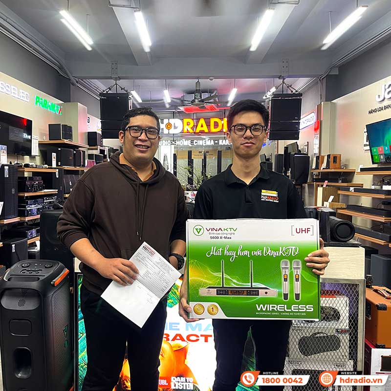 khách hàng mua Micro không dây VinaKTV S600X Max