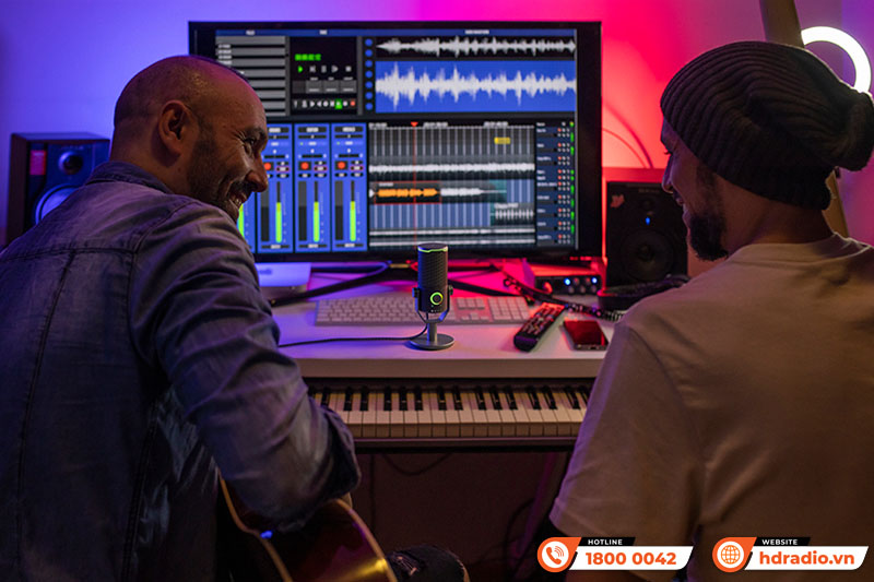 Micro JBL Quantum Stream Studio