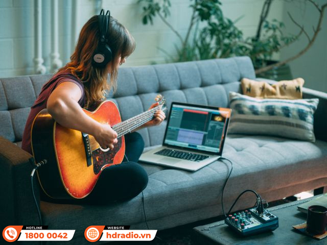 Bàn Mixer Soundcraft Notepad 5FX