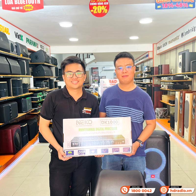 khách hàng mua vang số chỉnh cơ NEKO DK1000