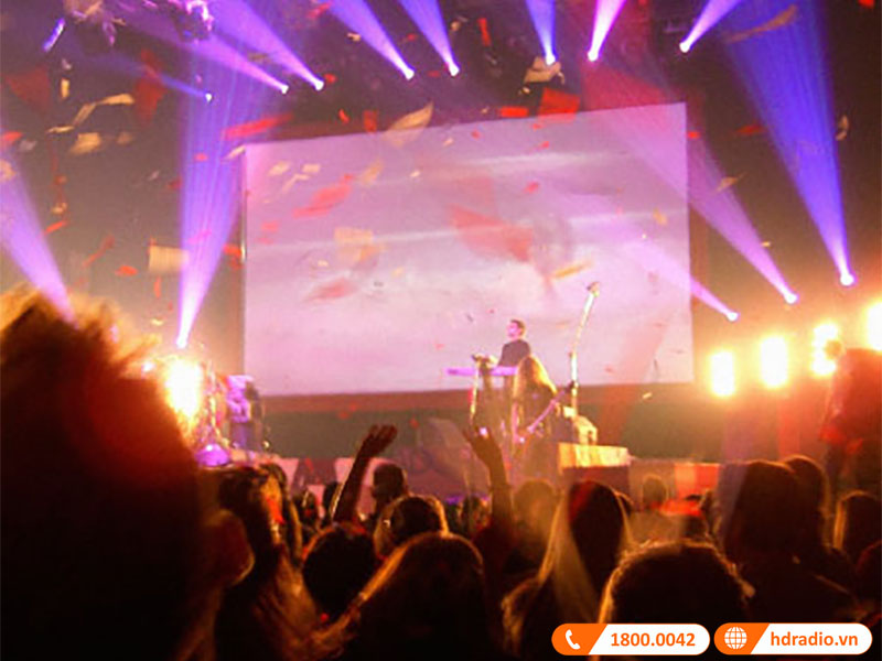 Bàn mixer Behringer PMP580S