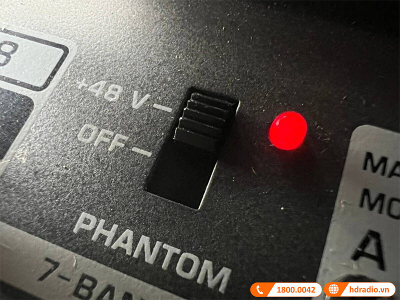 Tích hợp 12 tiền khuếch đại mic XENYX