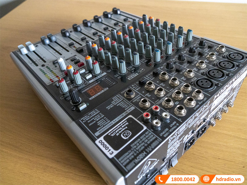 4 tiền khuếch đại Mic XENYX hiện đại