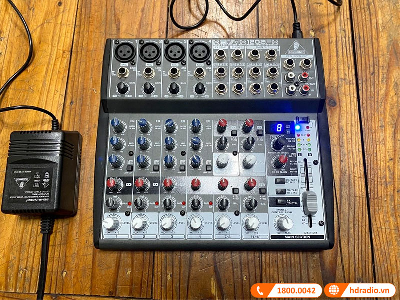 Bàn mixer Behringer Xenyx 1202FX