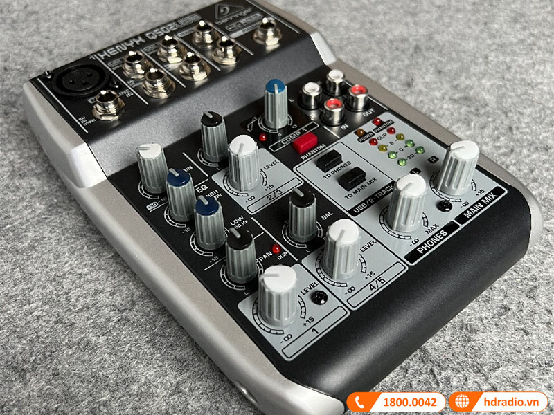 Bàn mixer Behringer Xenyx Q502USB
