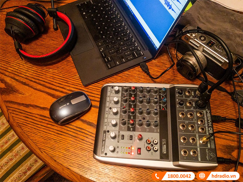 Bàn mixer Behringer Xenyx Q802USB