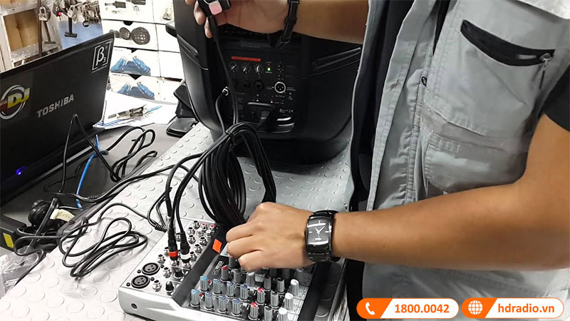 Bàn mixer Behringer Xenyx QX1002USB