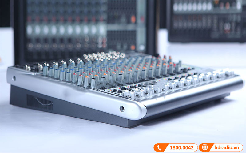 Bàn mixer Behringer Xenyx QX2222USB