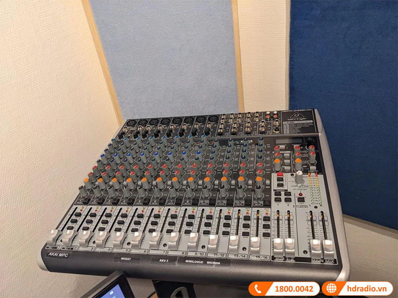 Bàn mixer Behringer Xenyx QX2222USB