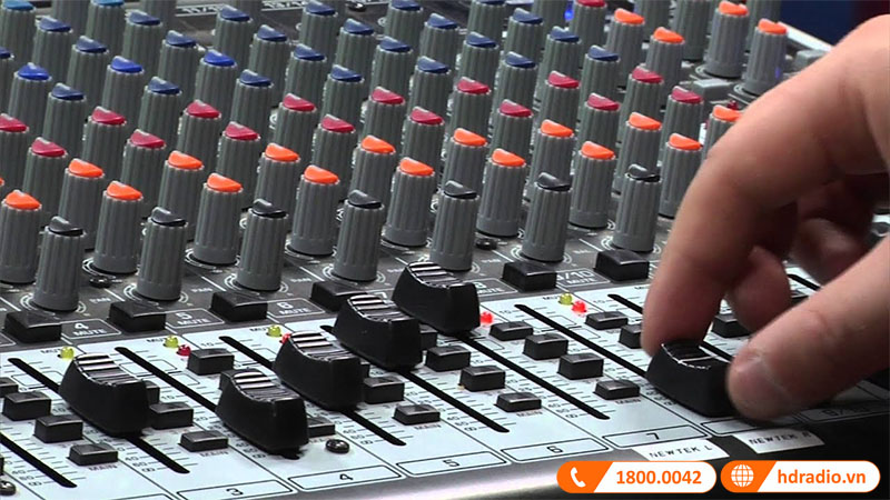 Bộ xử lý Multi-FX 24-bit cấp phòng thu