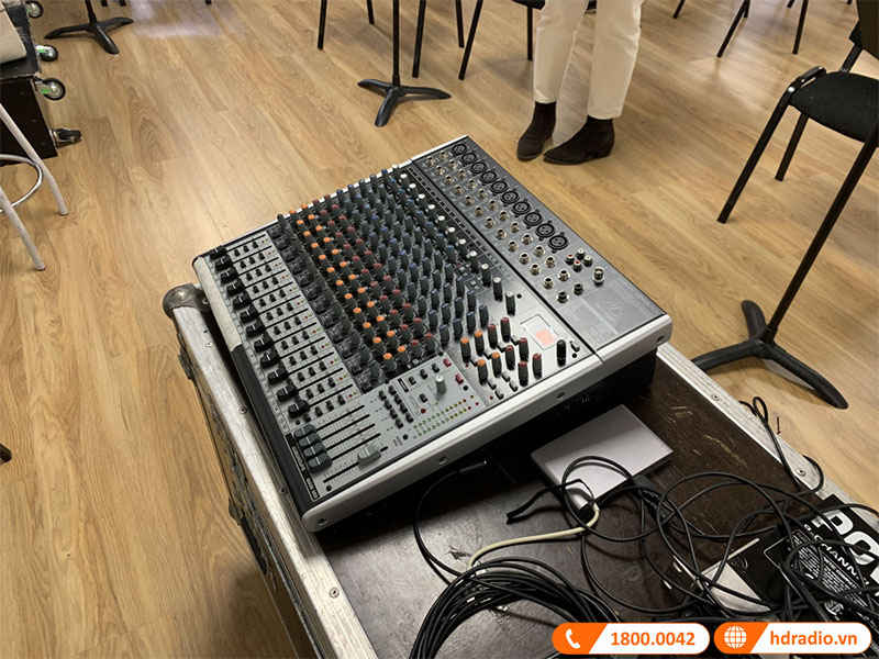 Bàn mixer Behringer Xenyx X2442USB