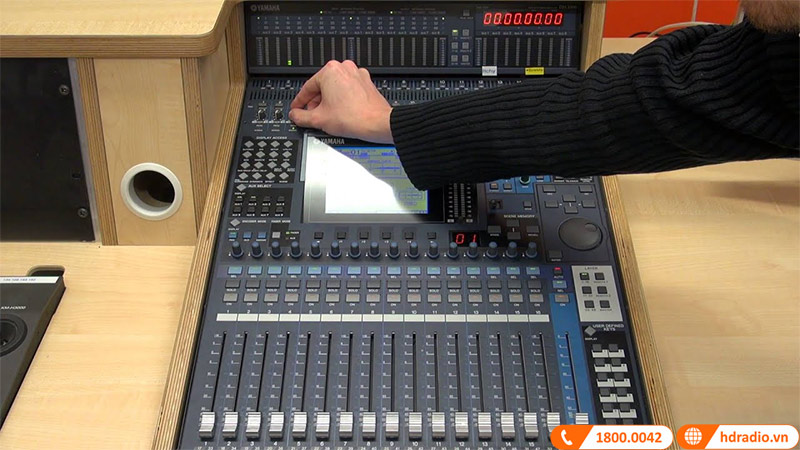 Bàn Mixer Yamaha DM1000VCM
