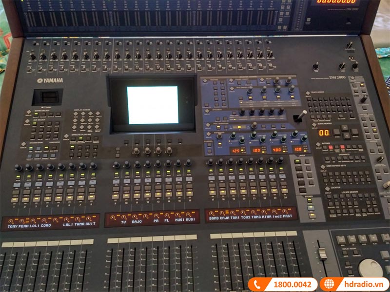 Bàn Mixer Yamaha DM2000VCM