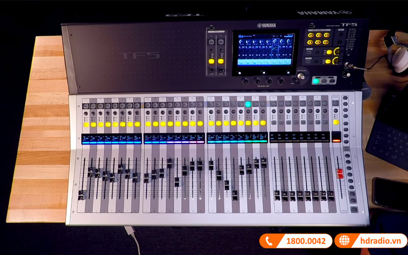 Mixer Yamaha TF5