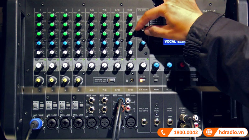 Bàn Mixer Yamaha EMX7 