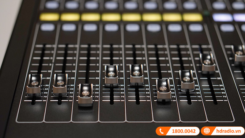ảnh thực tế bàn mixer Midas M32R Live Bundle
