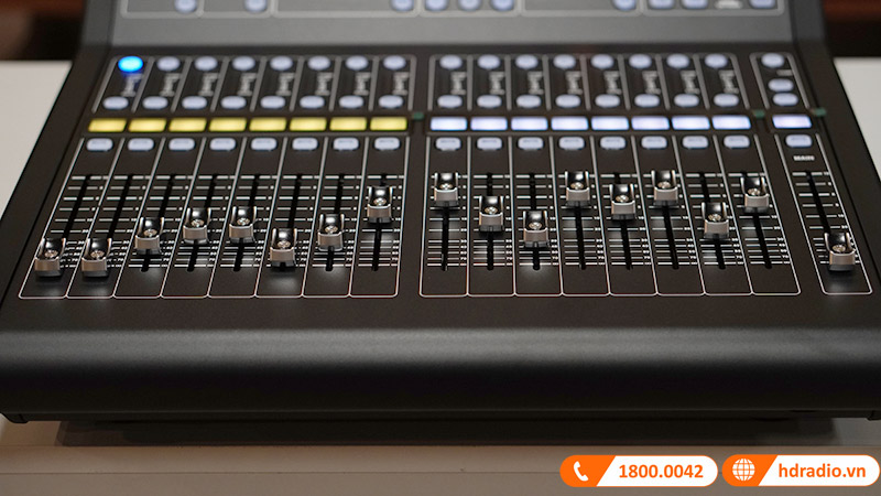ảnh thực tế bàn mixer Midas M32R Live Bundle