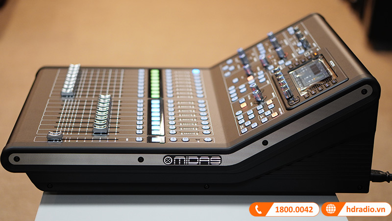 ảnh thực tế bàn mixer Midas M32R Live Bundle