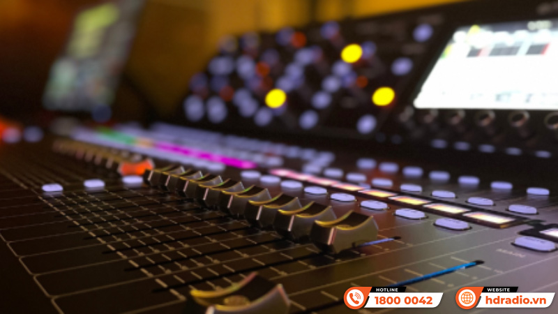  Bàn mixer Midas M32 LIVE 