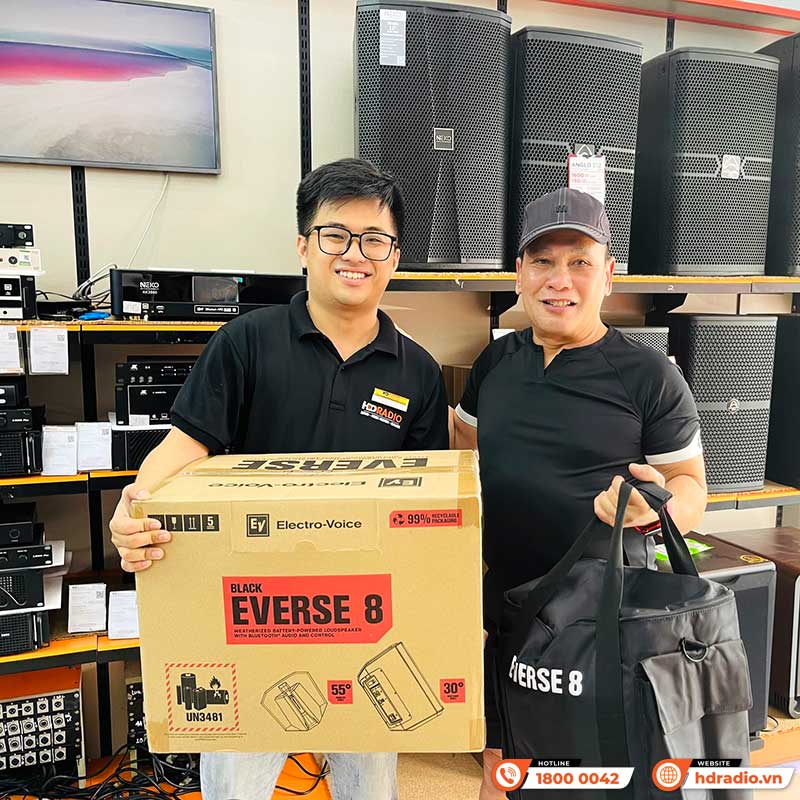 khách hàng mua loa Electro-Voice Everse 8 và túi xách tại hdradio khách hàng mua loa Electro-Voice Everse 8 và túi xách tại hdradio