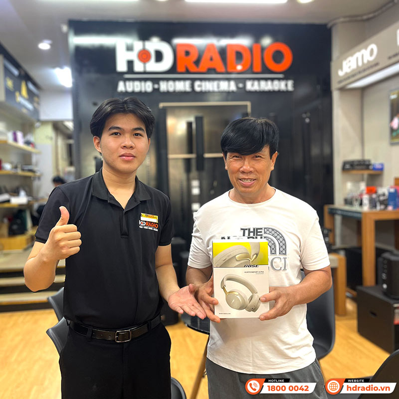 khách hàng mua Tai nghe Bose QuietComfort Ultra chính hãng tại hdradio