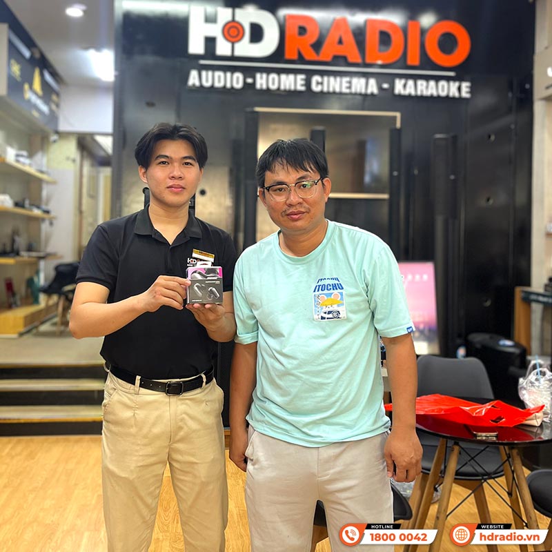 khách hàng mua Tai nghe Bose QuietComfort Ultra Earbuds chính hãng