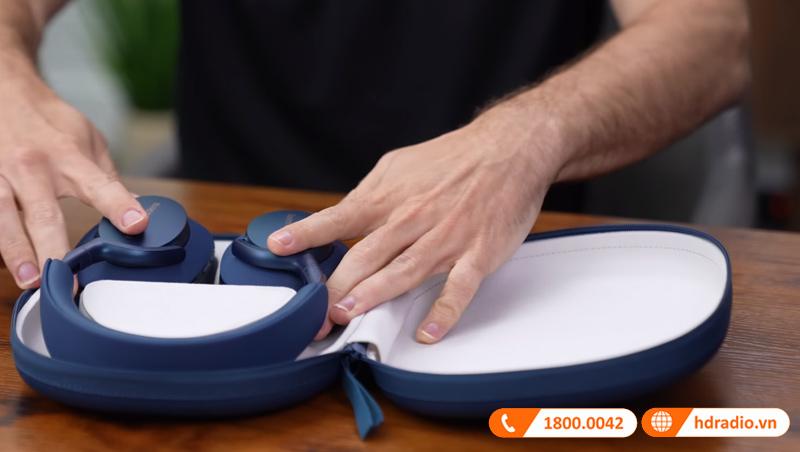 Hộp đựng tai nghe B&W PX7 S2