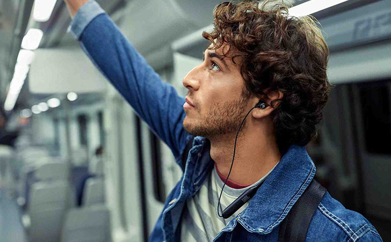 Tai nghe JBL LIVE 220BT