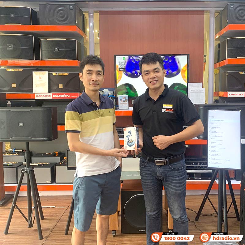 khách hàng mua Tai nghe JBL Live Beam 3