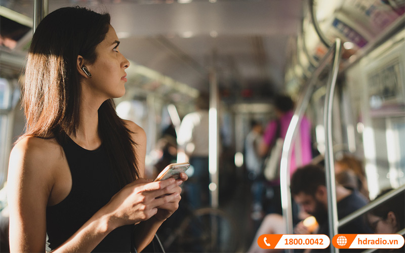 tai nghe JBL Live FLEX ứng dụng thực tế