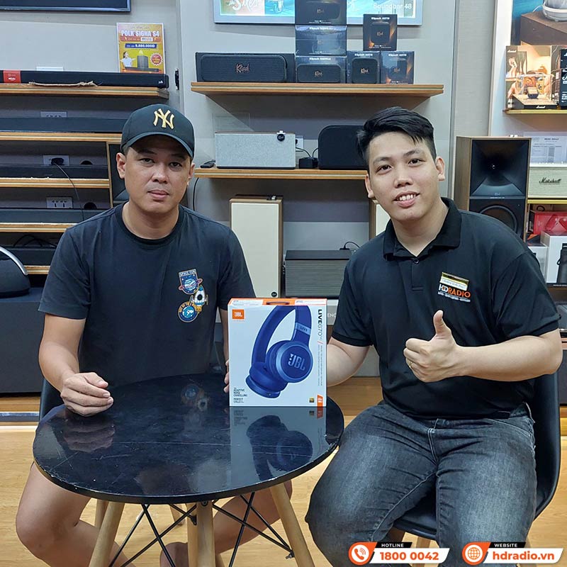 khách hàng mua Tai nghe JBL Tune 670NC tại hdradio