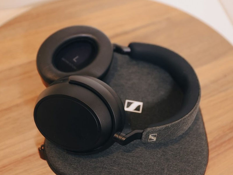 Thiết kế Xoay 90 độ Tai Nghe Sennheiser Momentum 4