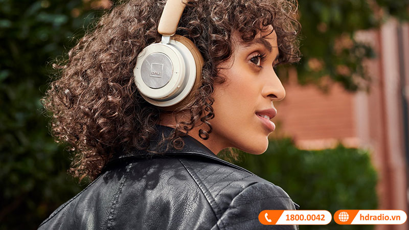 tai nghe dali io - 6 trang bi tinh nang dam thoai hoan hao