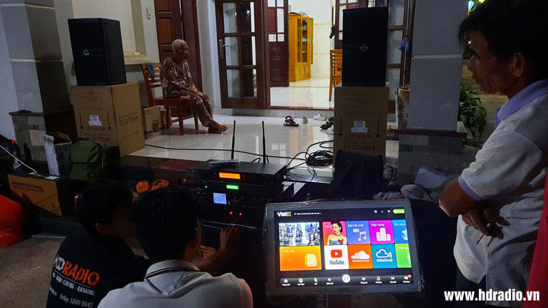 Lắp dàn karaoke cho anh Bằng ở Quận 7, Hồ chí Minh (Loa Wharfedale ANGLO 12, Công suất Wharfedale CPD3600, Micro JKAudio B9, Sub Wharfedale AX15B, Vang số JKaudio X9000, Đầu ViệtK 4K 4TB, Màn cảm ứng VietK 22 Inch)