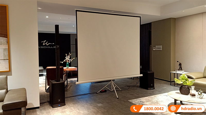 Dan karaoke gia dinh anh Bien với Loa JBL Eon One MK2