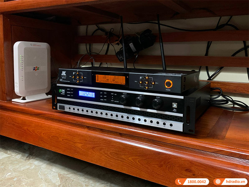 Dan karaoke gia dinh anh Dung