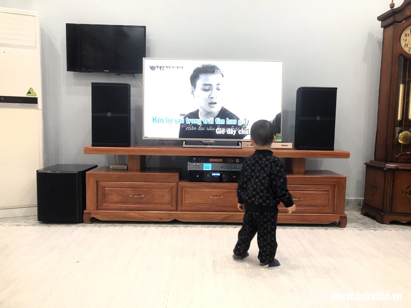Lắp dàn karaoke Vip cho anh Hà ở Gia Lâm, Hà Nội (Loa Wharfedale WH10 NEO, Cục công suất JKAudio H2600, Micro không dây JKAudio B5 Plus, Vang số JKaudio X6000 Pro, Loa Sub JBL Studio 260P, Đầu OKara M10i 4TB + Màn cảm ứng 21.5 inch)