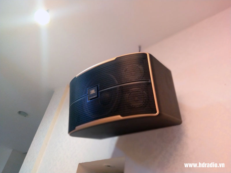 Lắp dàn karaoke anh Hậu ở Bình Chánh, Hồ Chí Minh (Loa JBL Pasion 10, Loa SUB JBL Pasion 12SP, Micro không dây JBL VM300, Amply Navison No 206)