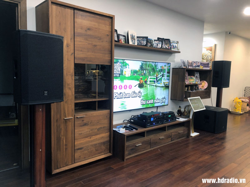 Lắp bộ âm thanh Vip cho anh Hiệp ở Trung Hòa Cầu Giấy (Loa Electro Voice EKX15 SAB, Công suất Crown KVS1000, Sub Electro Voice EKX18S SAB, Micro Shure BLX288A/SM58, Vang số JKaudio X9000, Quản lý nguồn KIWI S803, Đầu ViệtK 4K Plus 6TB, Màn hình cảm ứng Vi