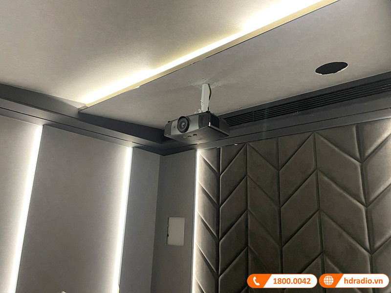 Lắp hệ thống máy chiếu 4K BenQ W5700 trị giá gần 69 triệu đồng cho anh Hòa ở Long Biên, Hà Nội