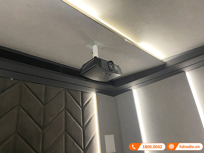 Lắp hệ thống máy chiếu 4K BenQ W5700 trị giá gần 69 triệu đồng cho anh Hòa ở Long Biên, Hà Nội