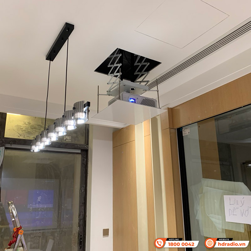 Hệ thống trình chiếu của anh Long ở Quận Tây Hồ, Hà Nội