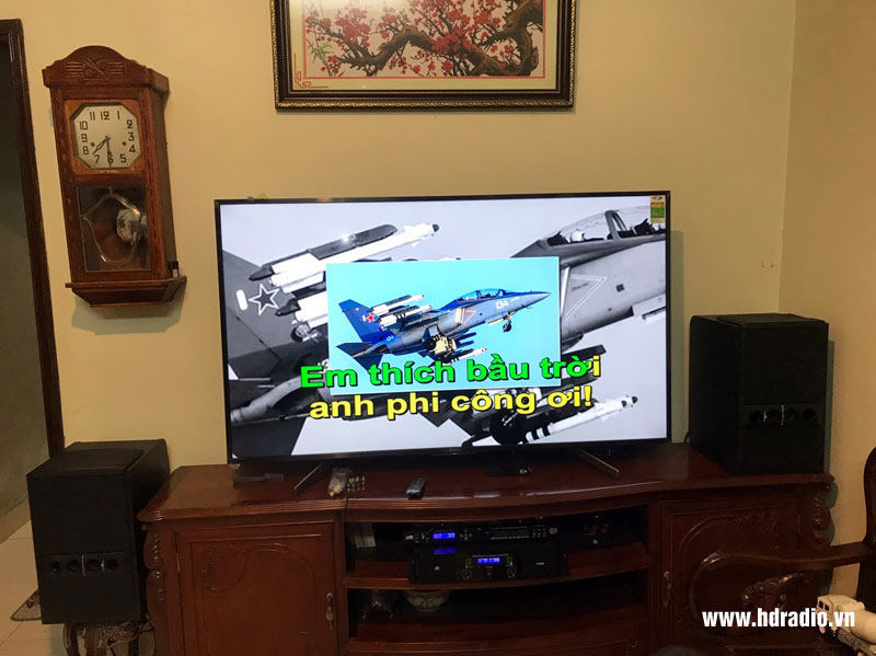 anh-mao-o-quan-tay-ho-ha-noi