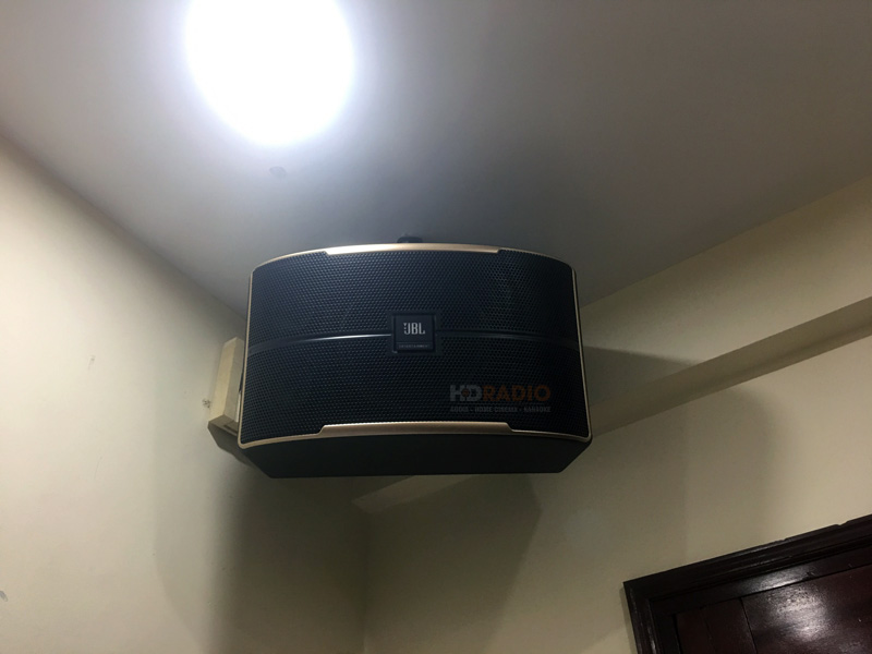 lap-dan-loa-jbl-cho-anh-nam-o-hang-bai-hoan-kiem-ha-noi4